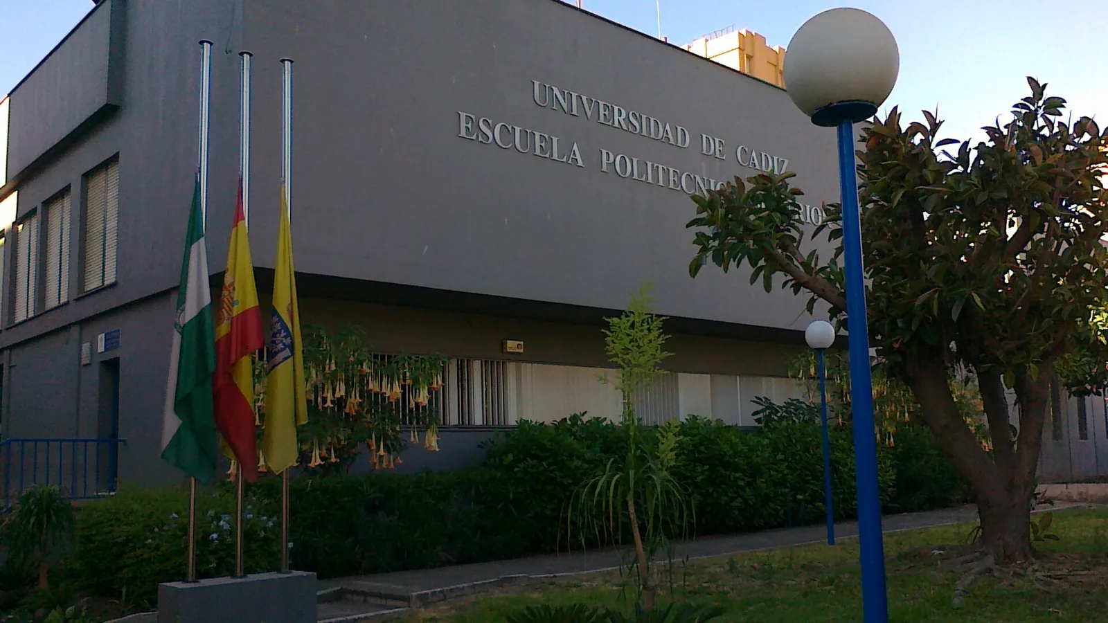 Entrada de la Escuela de Ingeniería de Algeciras (Universidad de Cádiz)